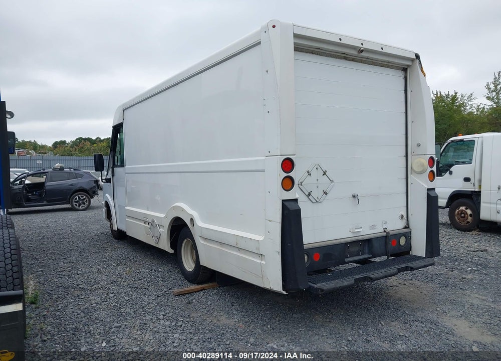 2014 ISUZU COMMERCIAL VAN VIN: JALB4T179E7W00569