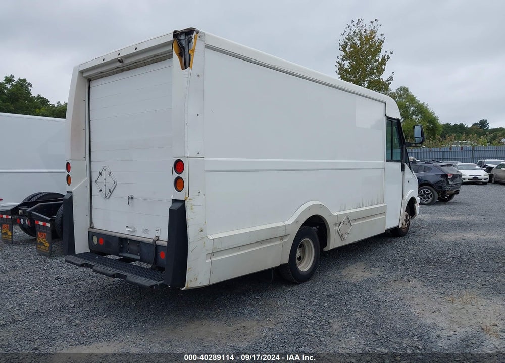 2014 ISUZU COMMERCIAL VAN VIN: JALB4T179E7W00569