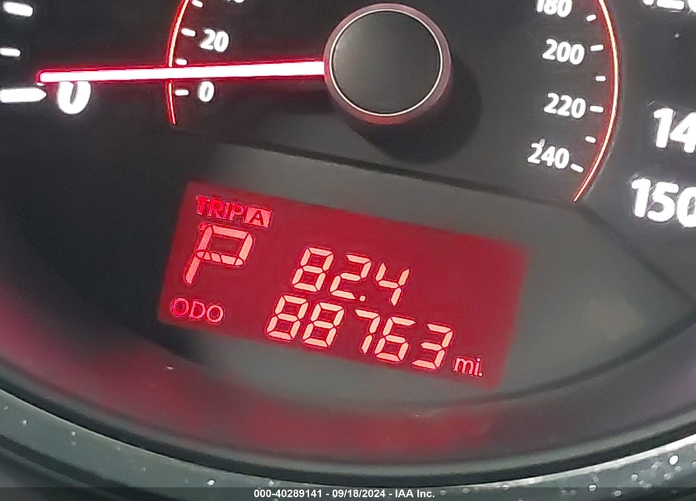 2011 KIA SORENTO LX VIN: 5XYKTCA15BG093622