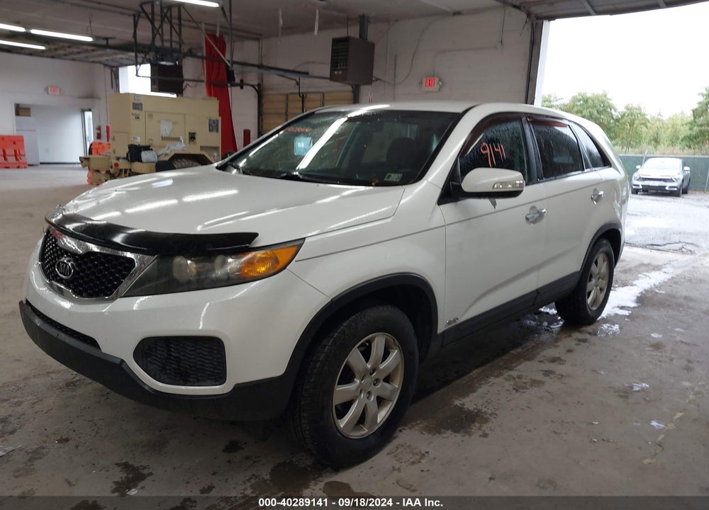 2011 KIA SORENTO LX VIN: 5XYKTCA15BG093622