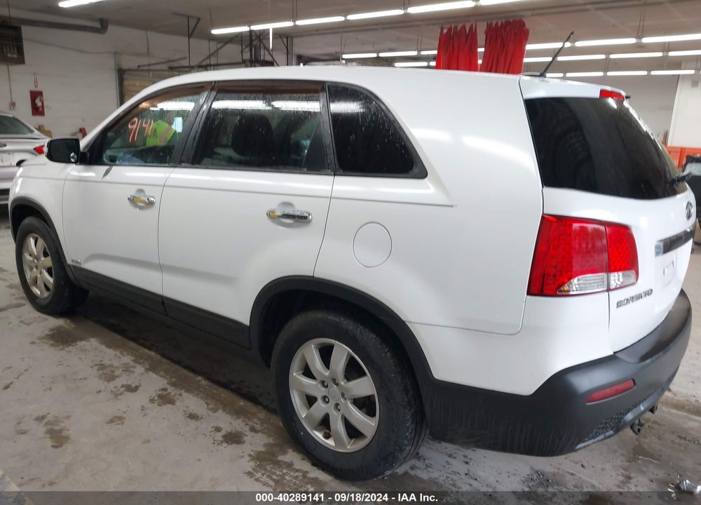 2011 KIA SORENTO LX VIN: 5XYKTCA15BG093622