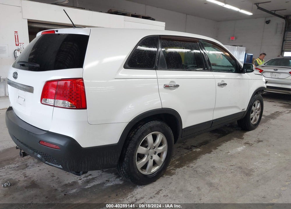 2011 KIA SORENTO LX VIN: 5XYKTCA15BG093622