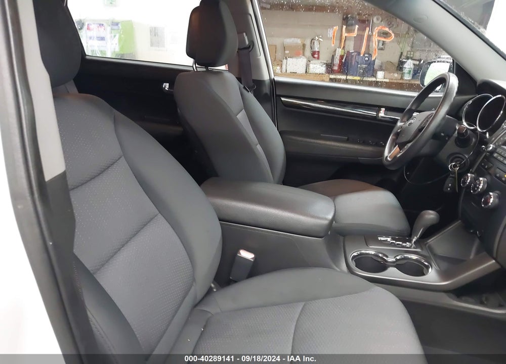 2011 KIA SORENTO LX VIN: 5XYKTCA15BG093622