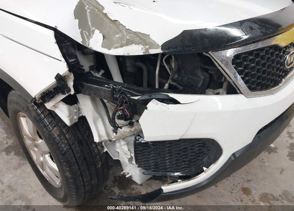 2011 KIA SORENTO LX VIN: 5XYKTCA15BG093622
