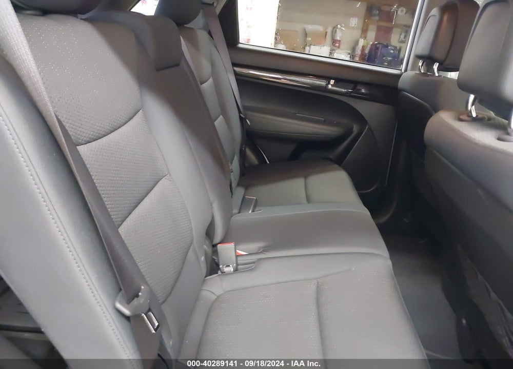 2011 KIA SORENTO LX VIN: 5XYKTCA15BG093622