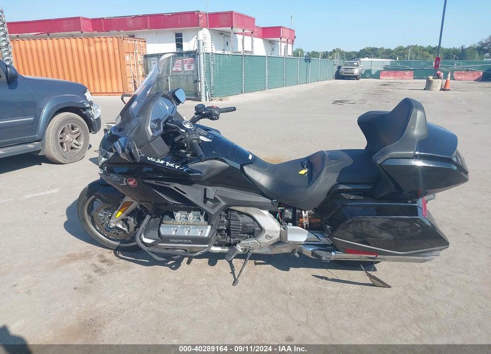 2019 HONDA GL1800 D VIN: JH2SC7955KK100312