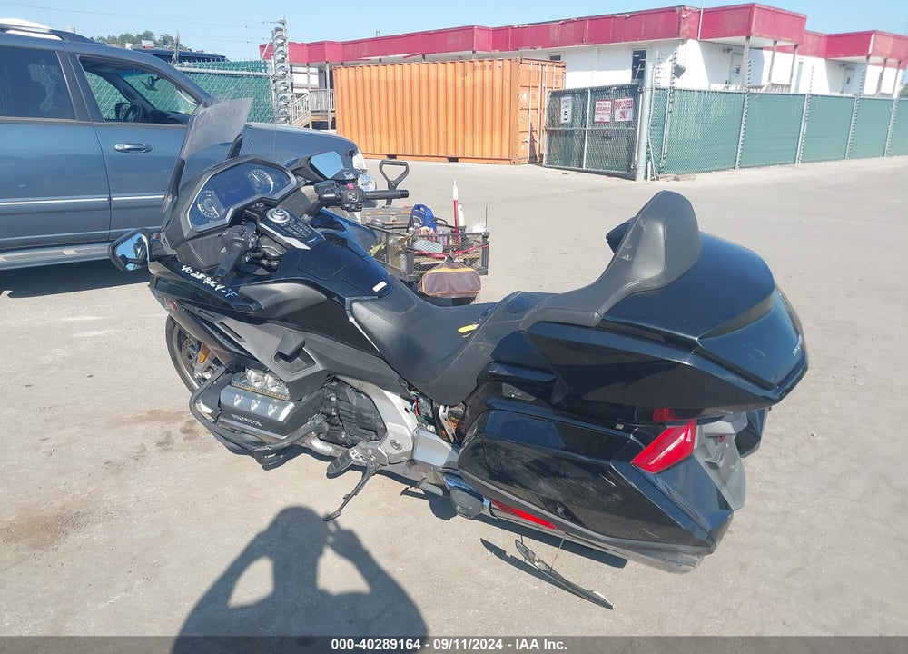 2019 HONDA GL1800 D VIN: JH2SC7955KK100312