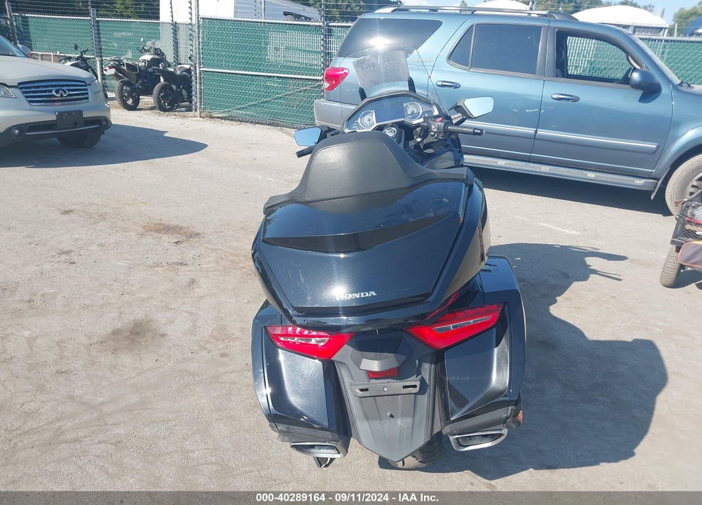 2019 HONDA GL1800 D VIN: JH2SC7955KK100312