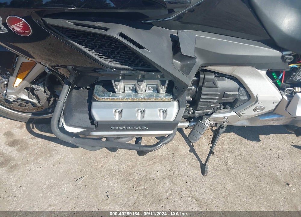 2019 HONDA GL1800 D VIN: JH2SC7955KK100312
