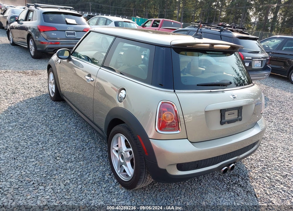 2010 MINI COOPER S VIN: WMWMF7C59ATZ69776