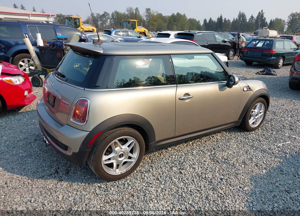 2010 MINI COOPER S VIN: WMWMF7C59ATZ69776