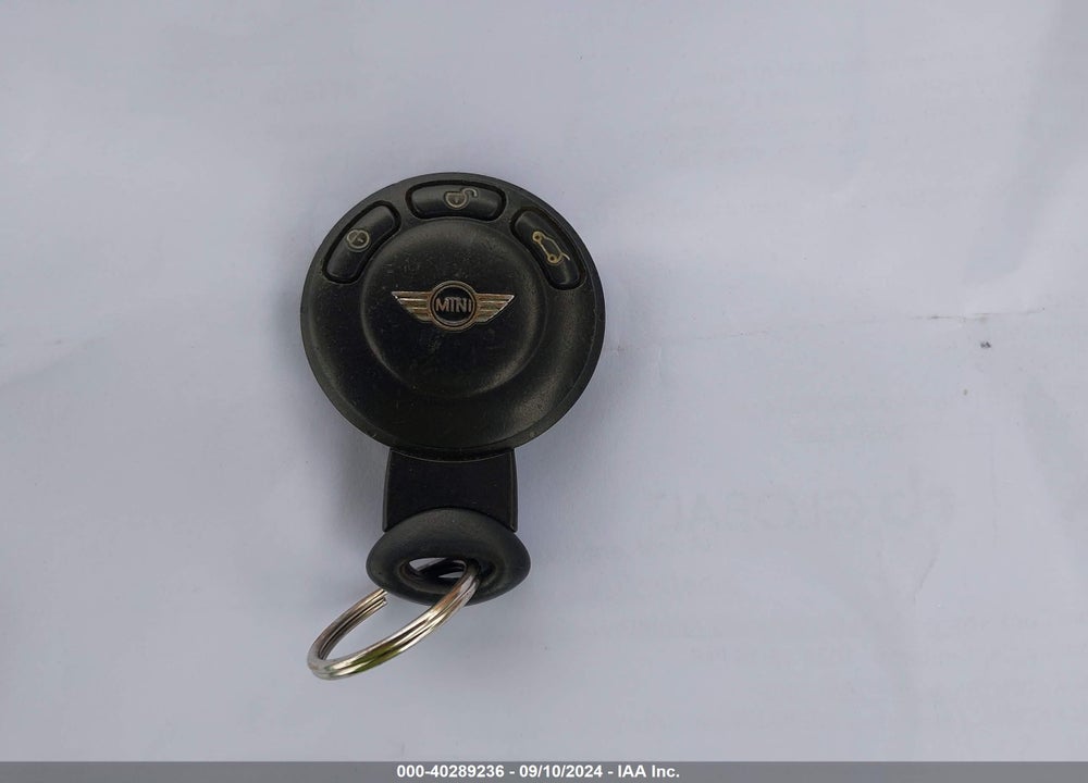 2010 MINI COOPER S VIN: WMWMF7C59ATZ69776