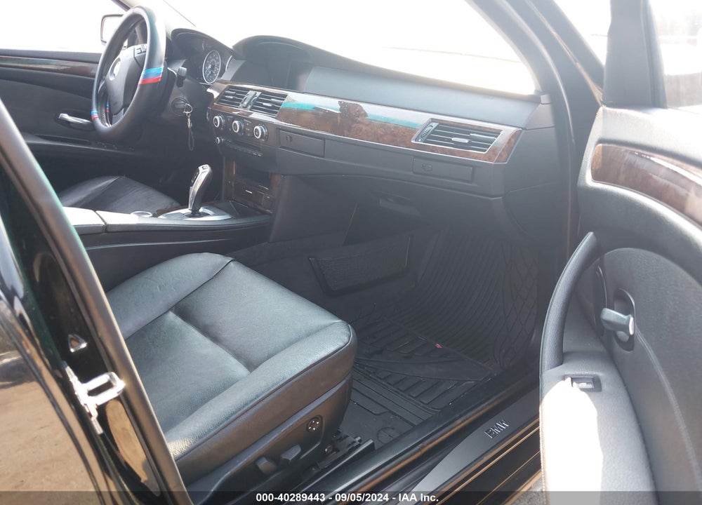 2008 BMW 528I VIN: WBANU53528CT10401