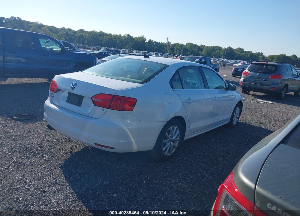 2014 VOLKSWAGEN JETTA 1.8T SE VIN: 3VWD17AJ3EM421288