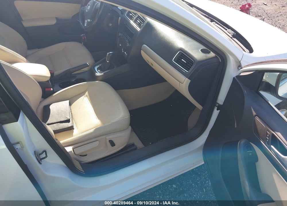 2014 VOLKSWAGEN JETTA 1.8T SE VIN: 3VWD17AJ3EM421288