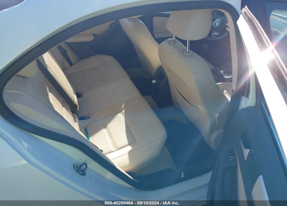 2014 VOLKSWAGEN JETTA 1.8T SE VIN: 3VWD17AJ3EM421288