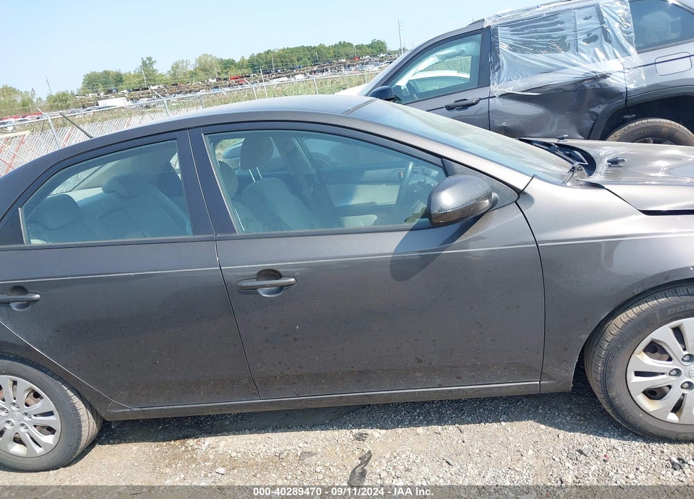 2011 KIA FORTE EX VIN: KNAFU4A23B5411854
