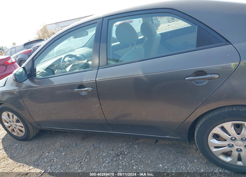 2011 KIA FORTE EX VIN: KNAFU4A23B5411854