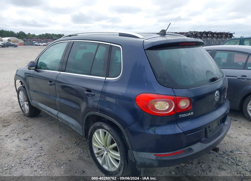 2011 VOLKSWAGEN TIGUAN SEL VIN: WVGBV7AX3BW537231