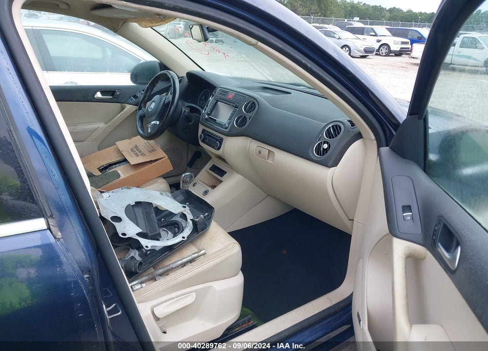 2011 VOLKSWAGEN TIGUAN SEL VIN: WVGBV7AX3BW537231