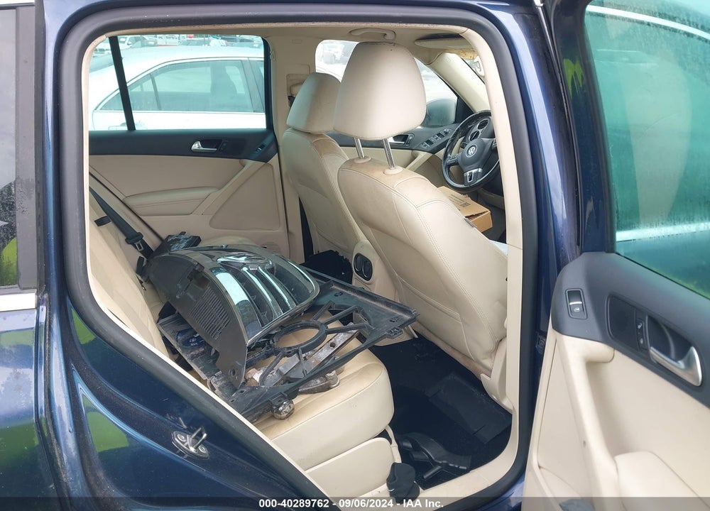2011 VOLKSWAGEN TIGUAN SEL VIN: WVGBV7AX3BW537231