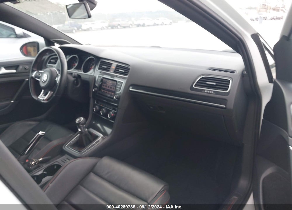 2015 VOLKSWAGEN GOLF GTI 2.0T SE W/PERFORMANCE PACKAGE 4-DOOR VIN: 3VW547AUXFM078924