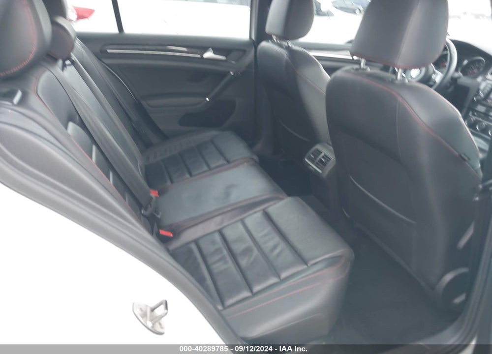 2015 VOLKSWAGEN GOLF GTI 2.0T SE W/PERFORMANCE PACKAGE 4-DOOR VIN: 3VW547AUXFM078924
