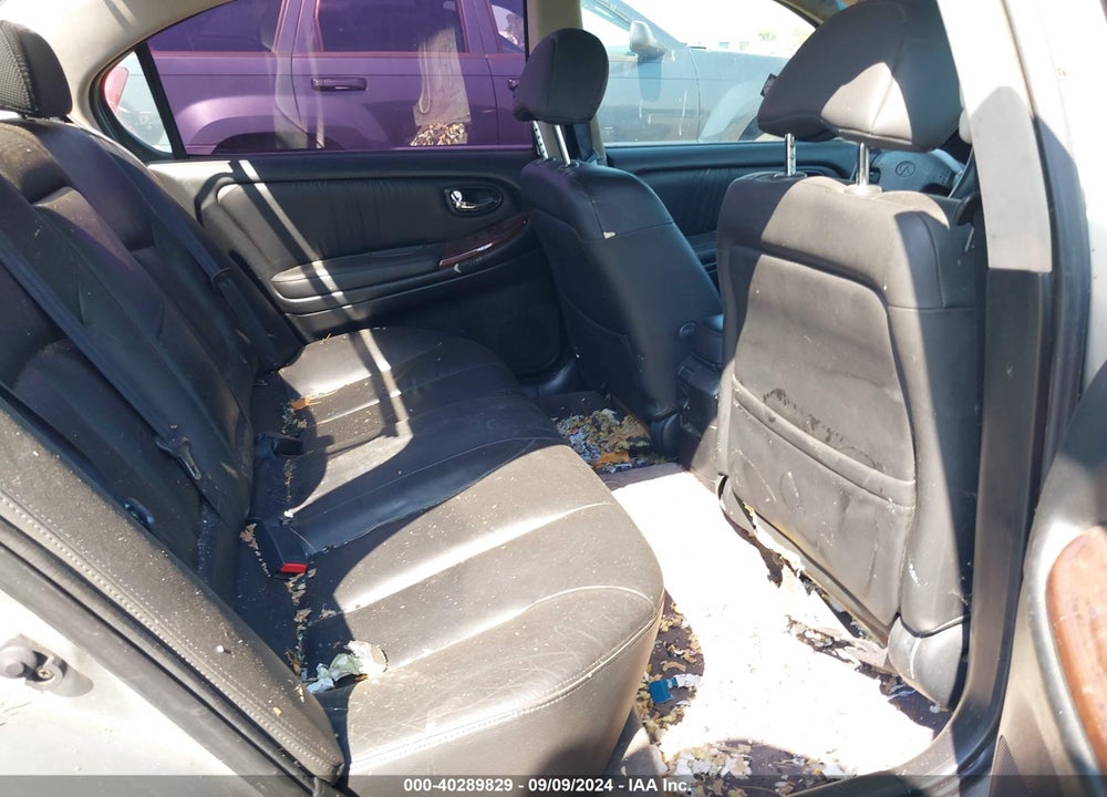 2000 INFINITI I30 LUXURY/TOURING VIN: JNKCA31A9YT121623