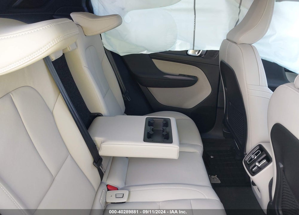 2024 VOLVO XC40 B5 ULTIMATE BRIGHT THEME VIN: YV4L12UF1R2296200