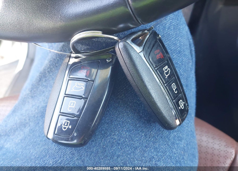 2013 HYUNDAI SANTA FE VIN: 5XYZU3LA0DG077887