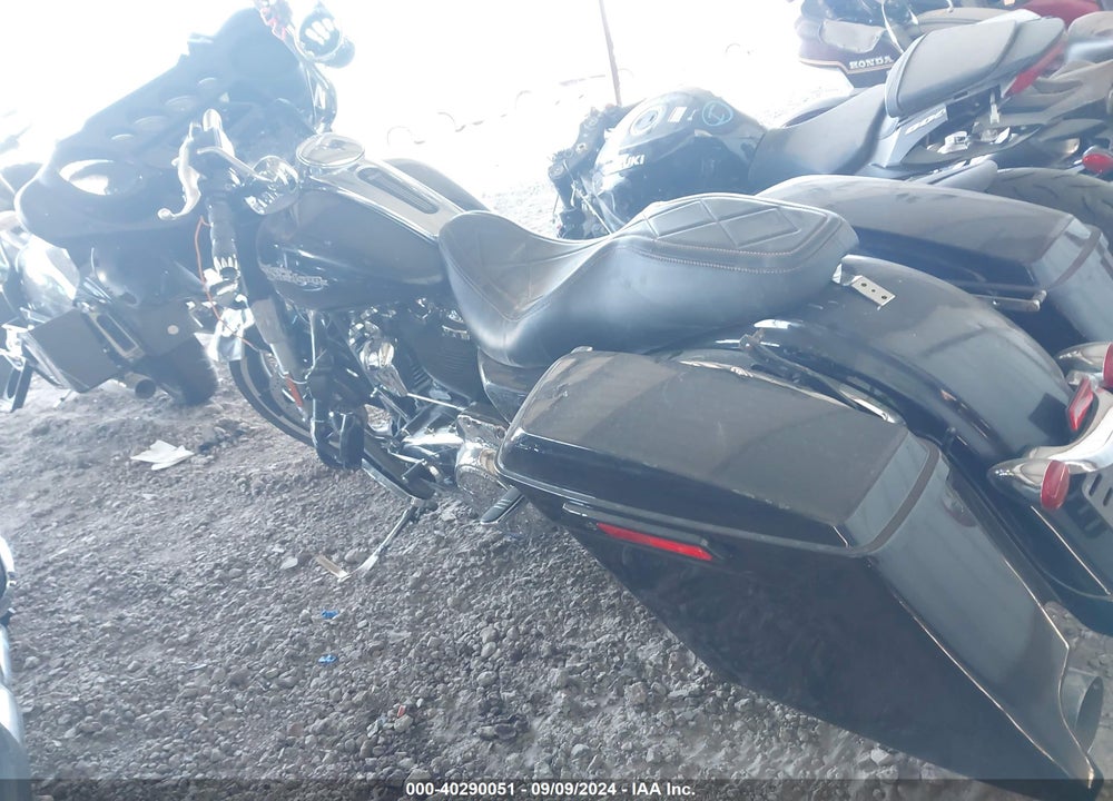 2019 HARLEY-DAVIDSON FLHX VIN: 1HD1KBC11KB651870