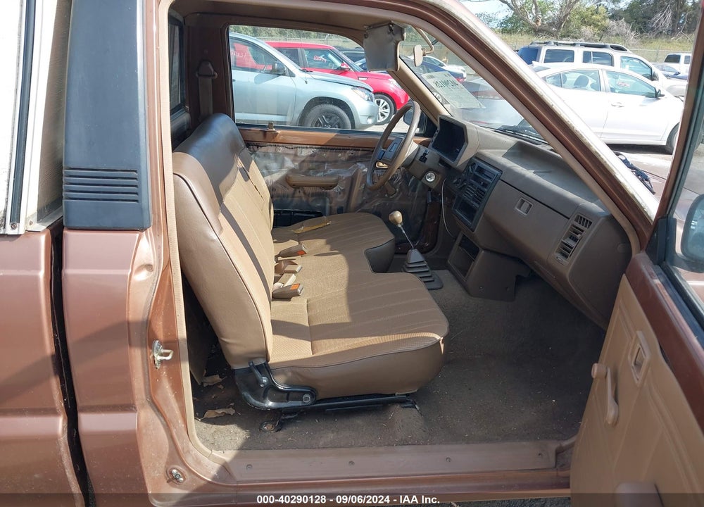 1987 MAZDA B2000 VIN: JM2UF1110H0599034