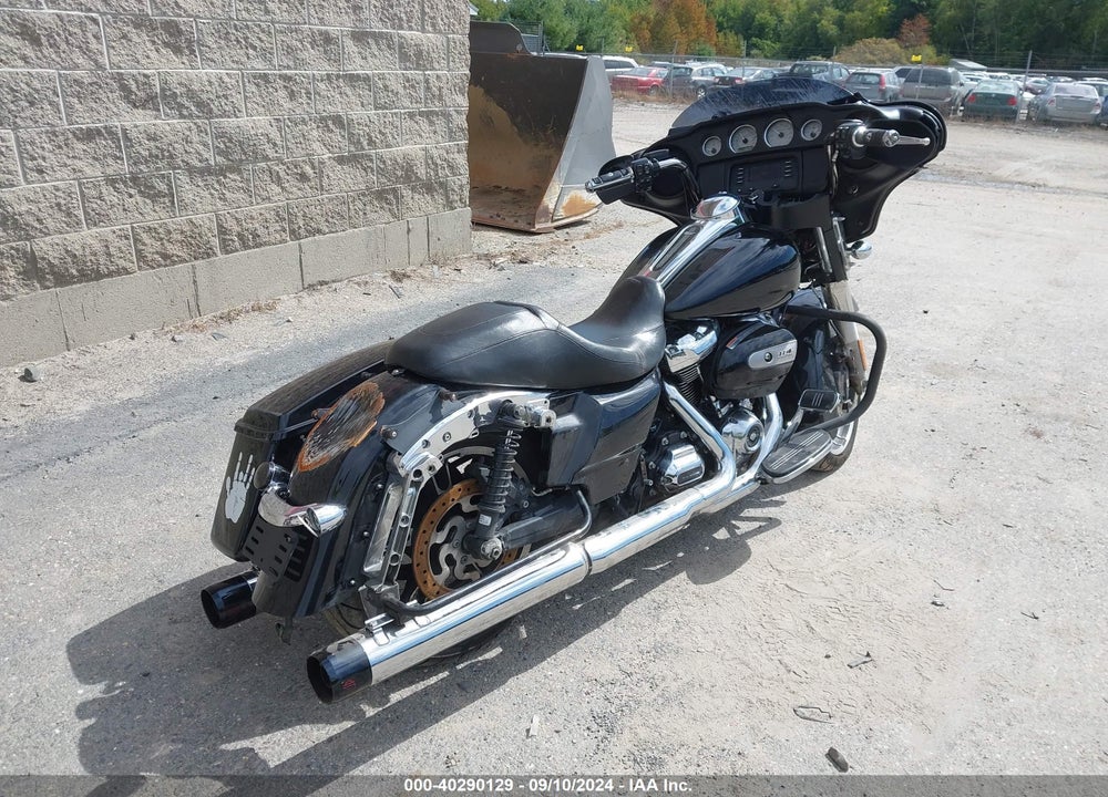 2018 HARLEY-DAVIDSON FLHX STREET GLIDE VIN: 1HD1KBC18JB665330