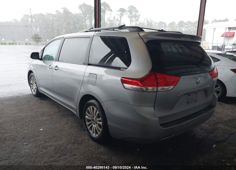 2014 TOYOTA SIENNA XLE V6 8 PASSENGER VIN: 5TDYK3DC4ES454128