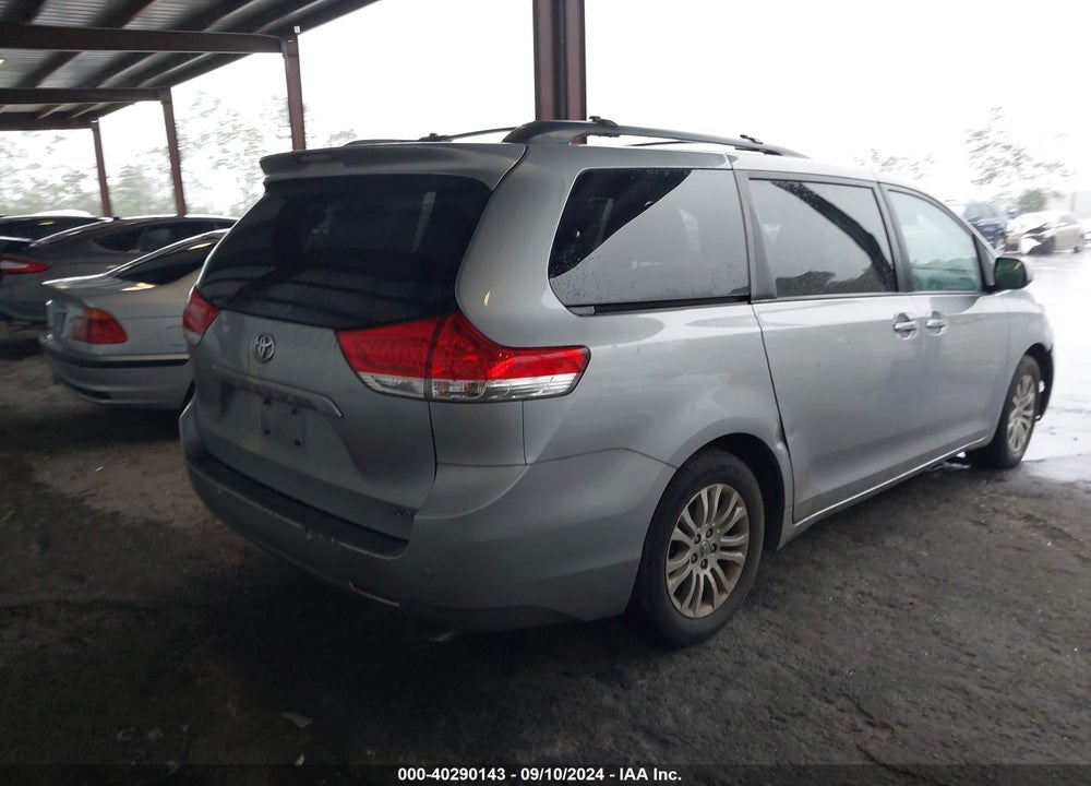 2014 TOYOTA SIENNA XLE V6 8 PASSENGER VIN: 5TDYK3DC4ES454128