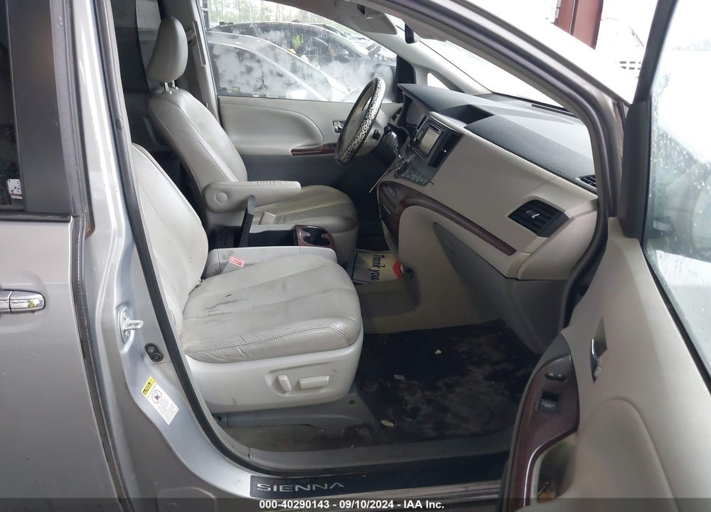 2014 TOYOTA SIENNA XLE V6 8 PASSENGER VIN: 5TDYK3DC4ES454128