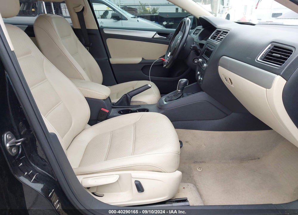 2014 VOLKSWAGEN JETTA 1.8T SE VIN: 3VWD17AJ5EM313920