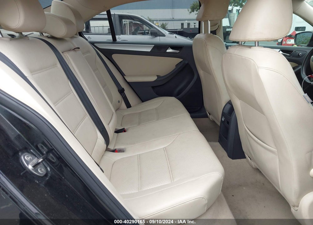 2014 VOLKSWAGEN JETTA 1.8T SE VIN: 3VWD17AJ5EM313920