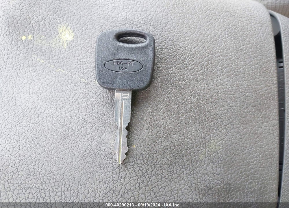 2005 FORD FOCUS ZX4 VIN: 1FAFP34N55W230401
