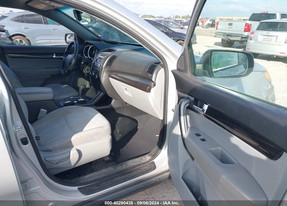 2012 KIA SORENTO LX VIN: 5XYKT3A1XCG234167