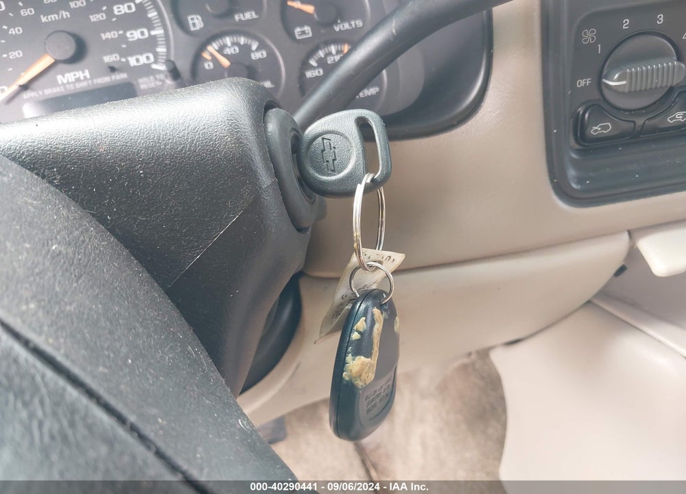 2002 CHEVROLET TAHOE LS/LT/Z71 VIN: 1GNEK13Z42R229514