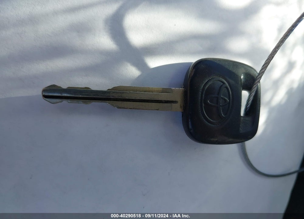 2004 TOYOTA CAMRY LE VIN: 4T1BE32K04U890570