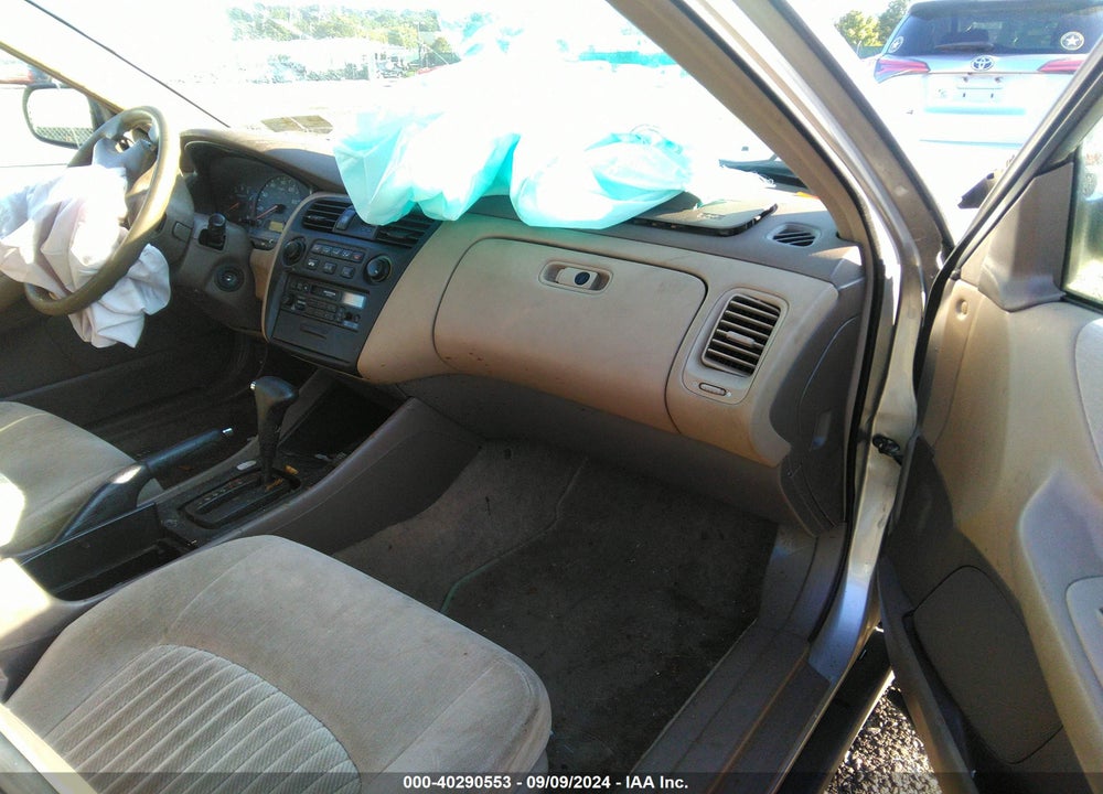 1998 HONDA ACCORD LX VIN: 1HGCG5646WA158055
