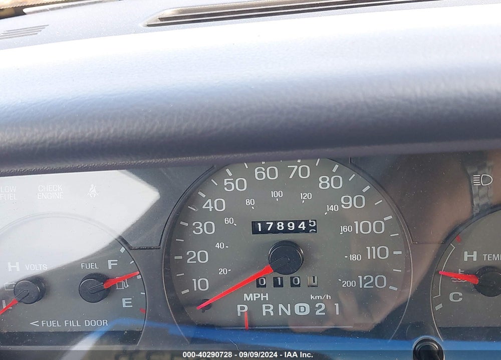 1998 MERCURY GRAND MARQUIS VIN: 2MEFM75W8WX622066