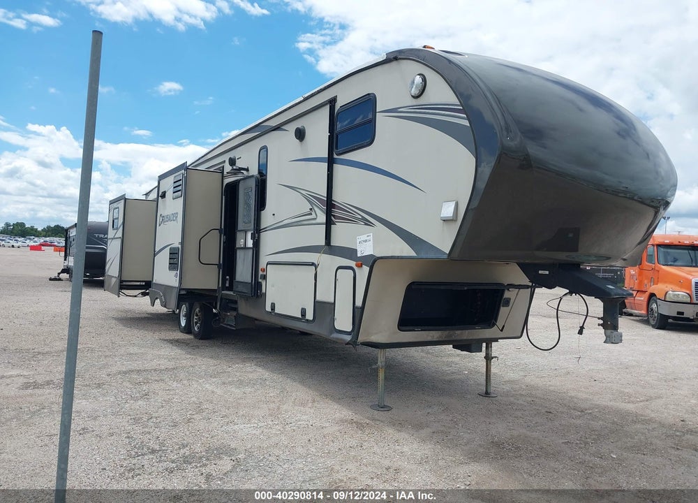 2016 FOREST RIVER CRUSADER CSF 370 BHQ VIN: 5ZT3CS2B3GG118333