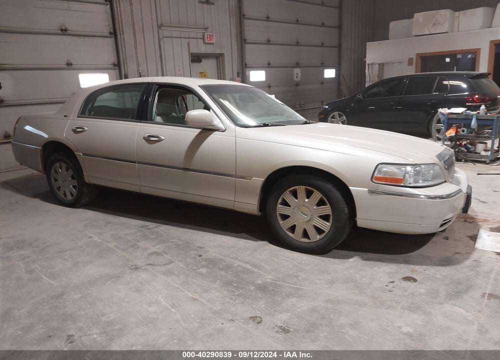 2003 LINCOLN TOWN CAR CARTIER VIN: 1LNHM83W33Y680029