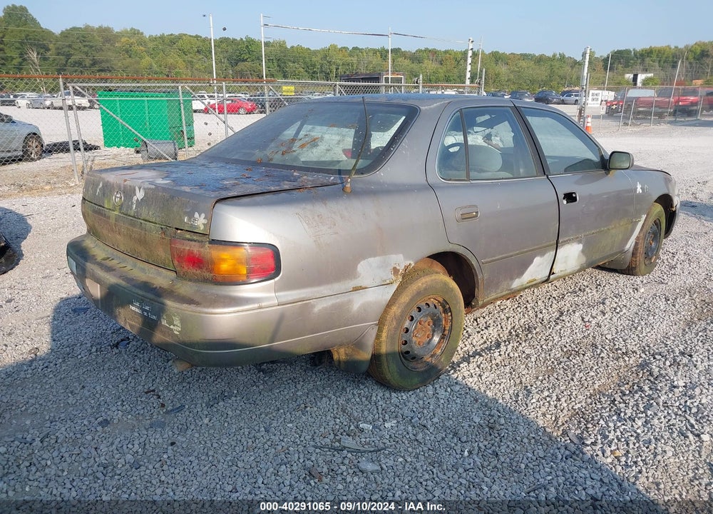 1993 TOYOTA CAMRY LE VIN: 4T1SK12E8PU315001