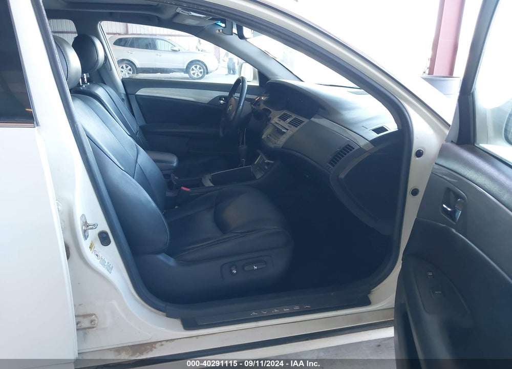 2005 TOYOTA AVALON TOURING VIN: 4T1BK36BX5U022452