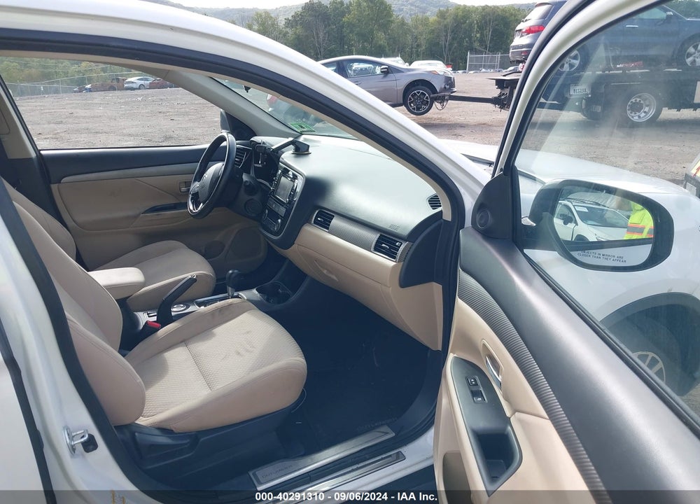 2016 MITSUBISHI OUTLANDER VIN: JA4AZ3A32GZ008556