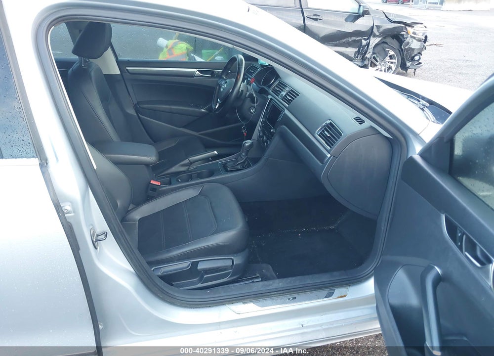 2017 VOLKSWAGEN PASSAT 1.8T R-LINE VIN: 1VWDT7A36HC053240